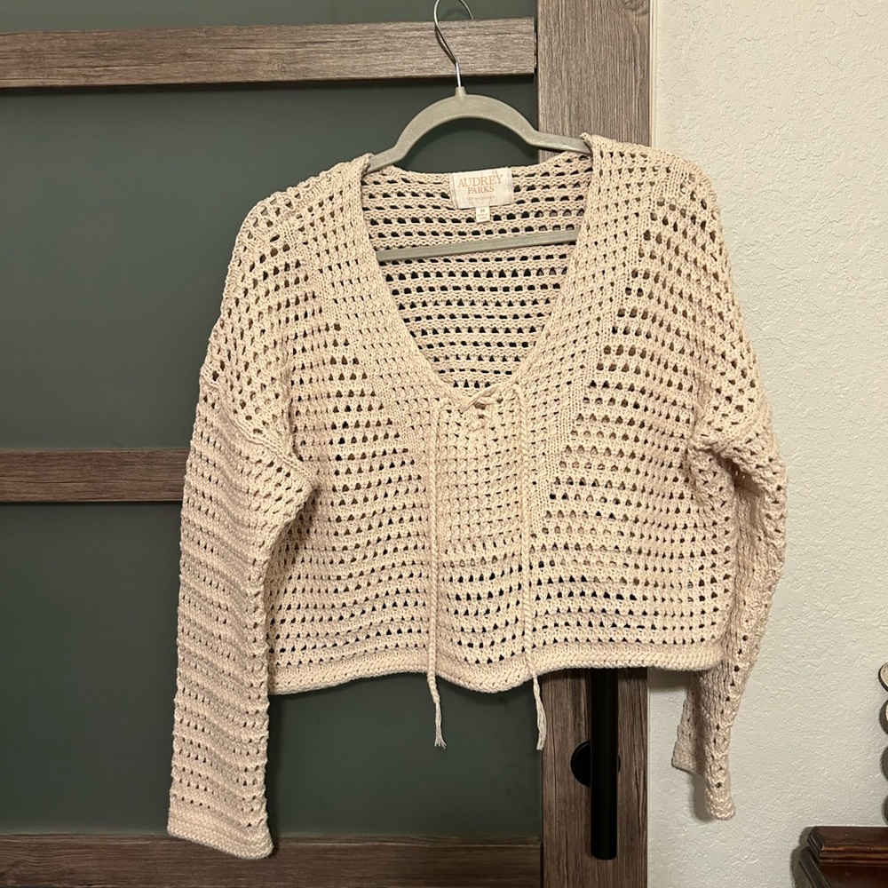 Francesca’s | Cropped Cream Knit Sweater-Size M